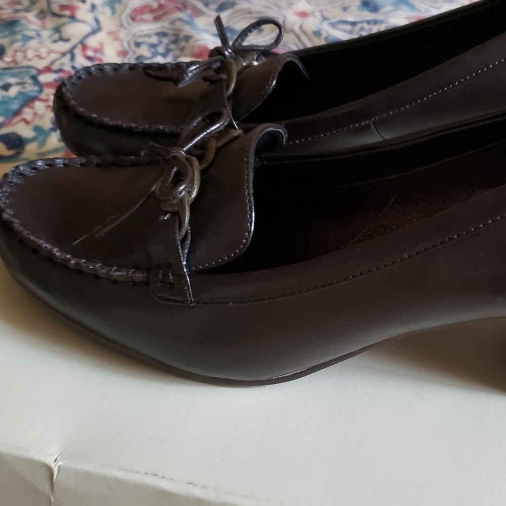 Shoes - Picture 3 of 4
